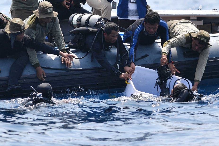 Indonesian Navy divers recover a flight data recorder on Thursday, November 1.