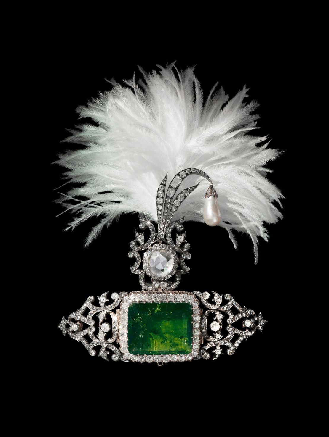Here the border of brilliant-cut diamonds and a substantial emerald echo European jewelry designs as the gems are not encased in closed settings that were typical of Indian jewelry.