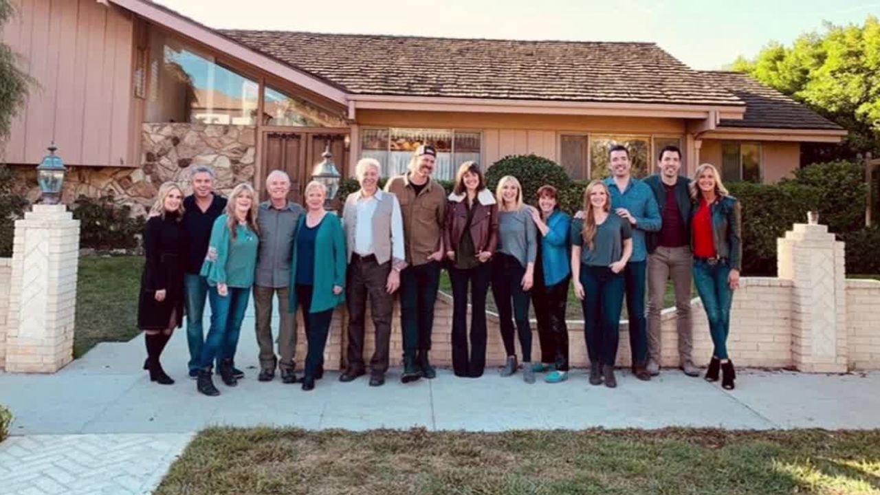 'The Brady Bunch' cast in HGTV's 'A Very Brady Renovation'