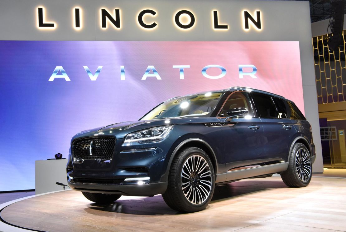 A preview version of the Lincoln Aviator was unveiled at the New York Auto Show. 