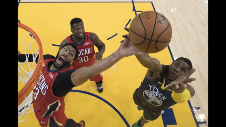 New Orleans Pelicans forward Anthony Davis and Golden State Warriors forward Kevon Looney fight for the rebound during the second half at Oracle Arena on October 31, 2018.