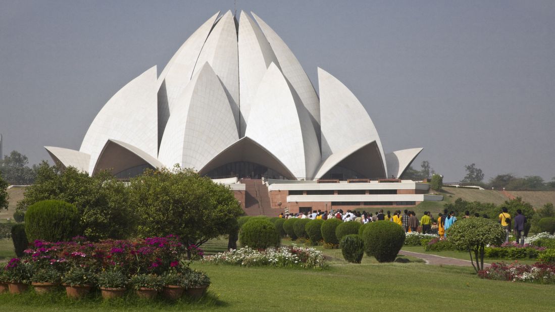 <strong>Bahá'í House of Worship (Lotus Temple):</strong> The lotus flower was the inspiration for the Bahá'í House of Worship, which was completed in 1986. Though it's a popular gathering spot, it remains an oasis of calm in the cacophony of Delhi.