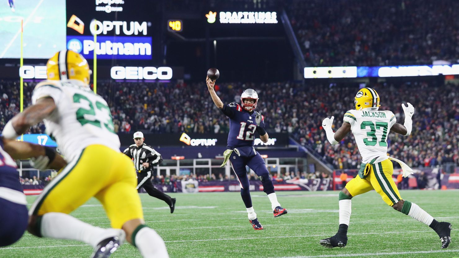 FOXBOROUGH, MA - NOVEMBER 04:  Tom Brady #12 of the New England Patriots throws a pass during the second half against the Green Bay Packers at Gillette Stadium on November 4, 2018 in Foxborough, Massachusetts.  (Photo by Maddie Meyer/Getty Images)