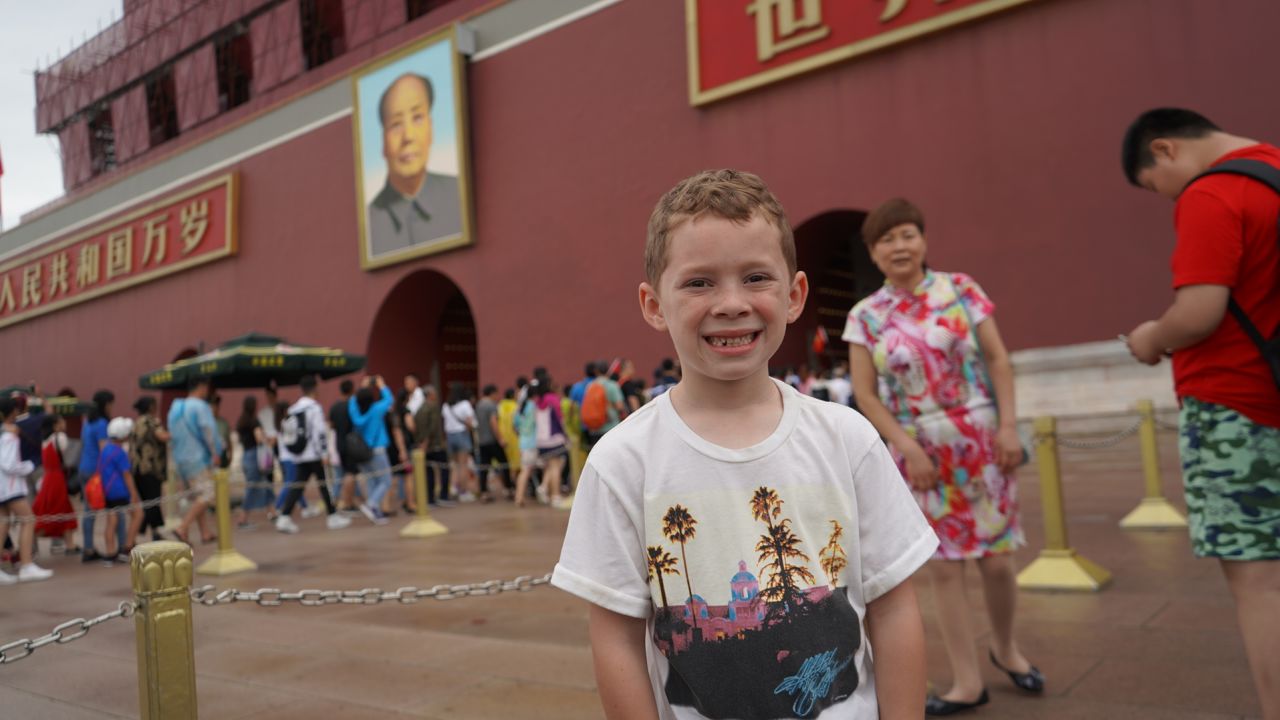 Gavin Thomas, an eight-year-old American boy who has a surprisingly huge Chinese fan base, during his visit to Beijing in 2018