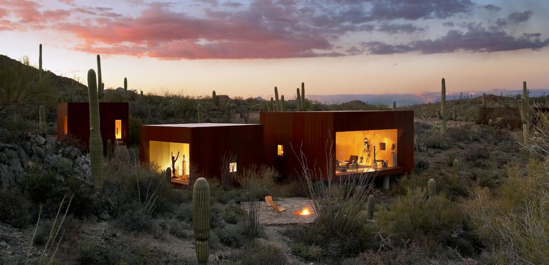 A house in Tucson, Arizona, offers views in all directions from sunrise to sunset.