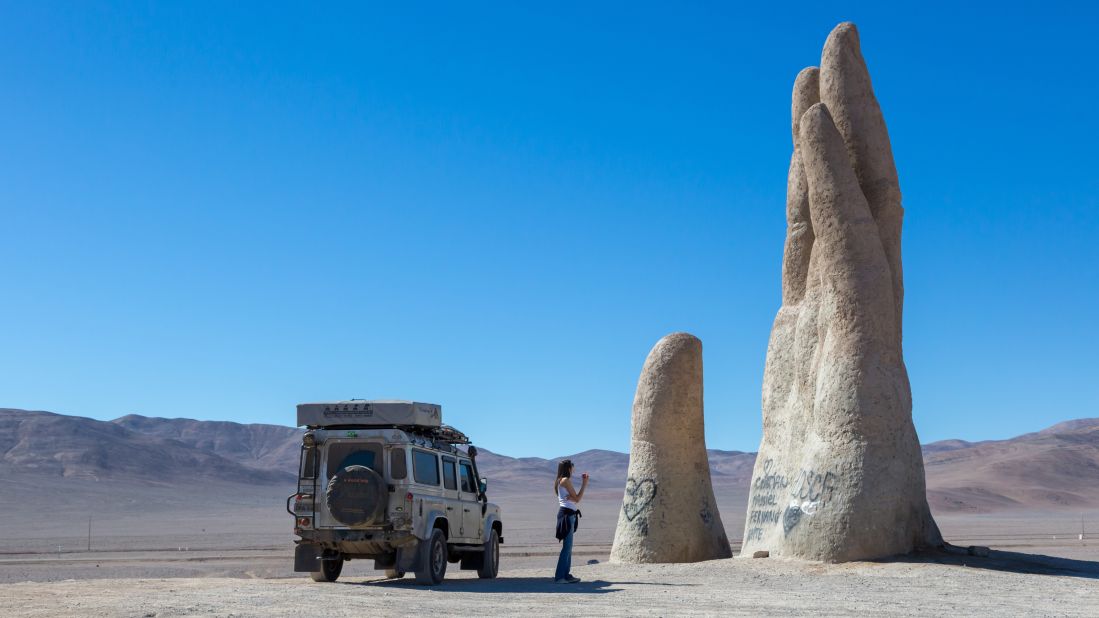 <strong>"Mano del Desierto" sculpture:</strong> A monumental work by Chilean sculptor Mario Irarrázabal is located in the vast Atacama Desert of northern Chile. 