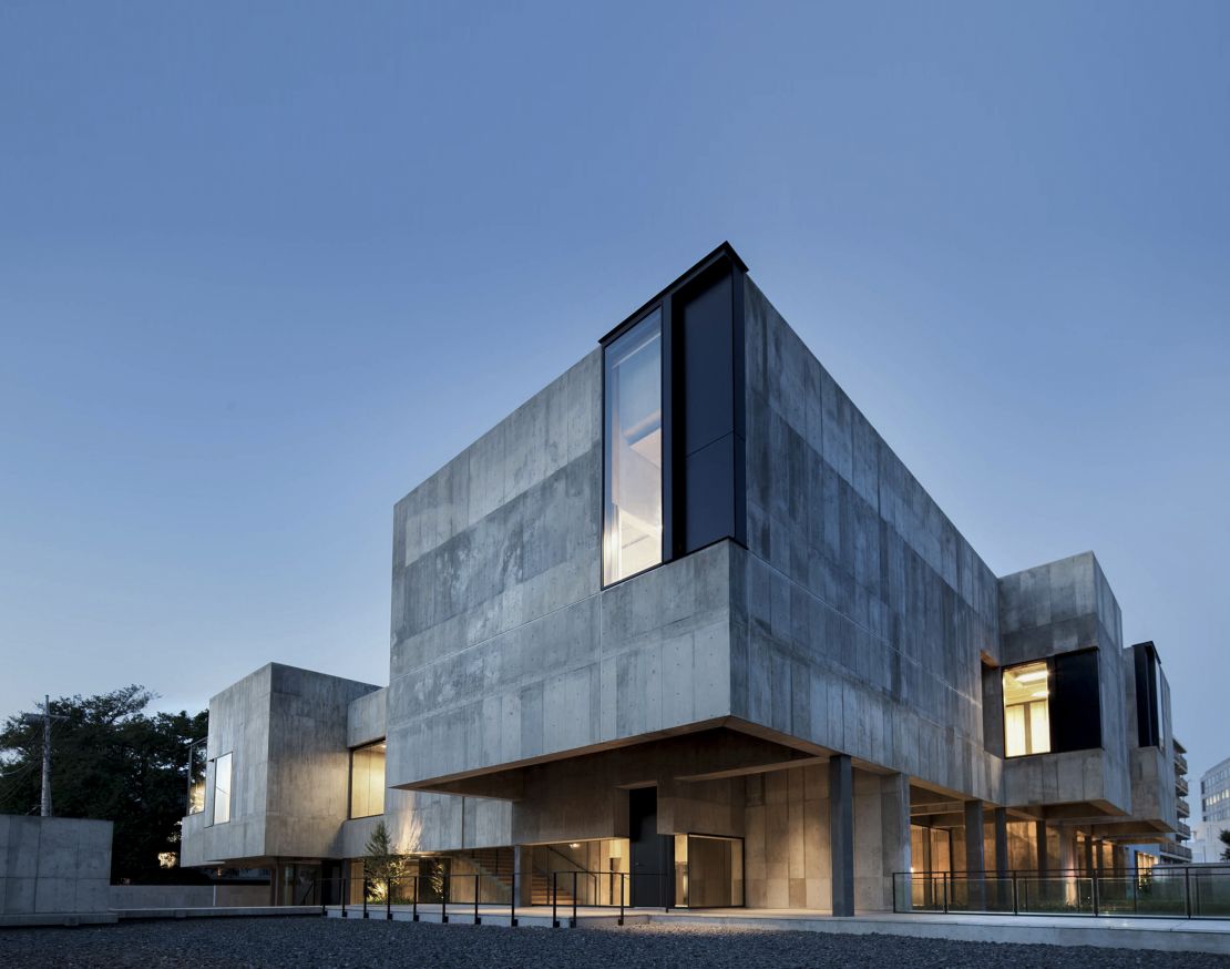 The architects opted for textured concrete, rather than a smooth surfaces, to give the exterior a more organic appearance.