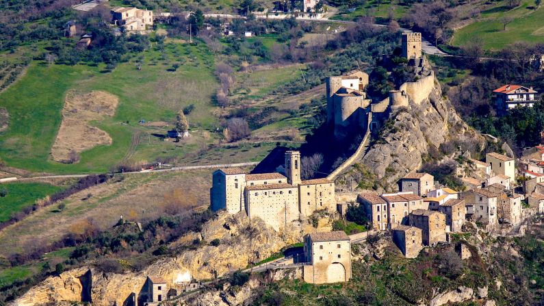 <strong>Roccascalegna Castle, Italy:</strong> If you're dreaming of a fairytale castle wedding or party in Italy, this beautiful venue is now for hire at a staggeringly low price. <strong> </strong>