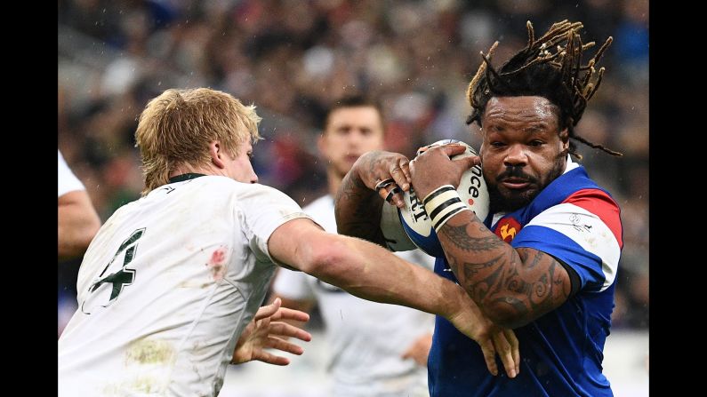 France's centre Mathieu Bastareaud runs past South Africa's lock Pieter-Steph du Toit during the international rugby union test match between France and South Africa at the Stade de France in Saint-Denis, France on November 10.