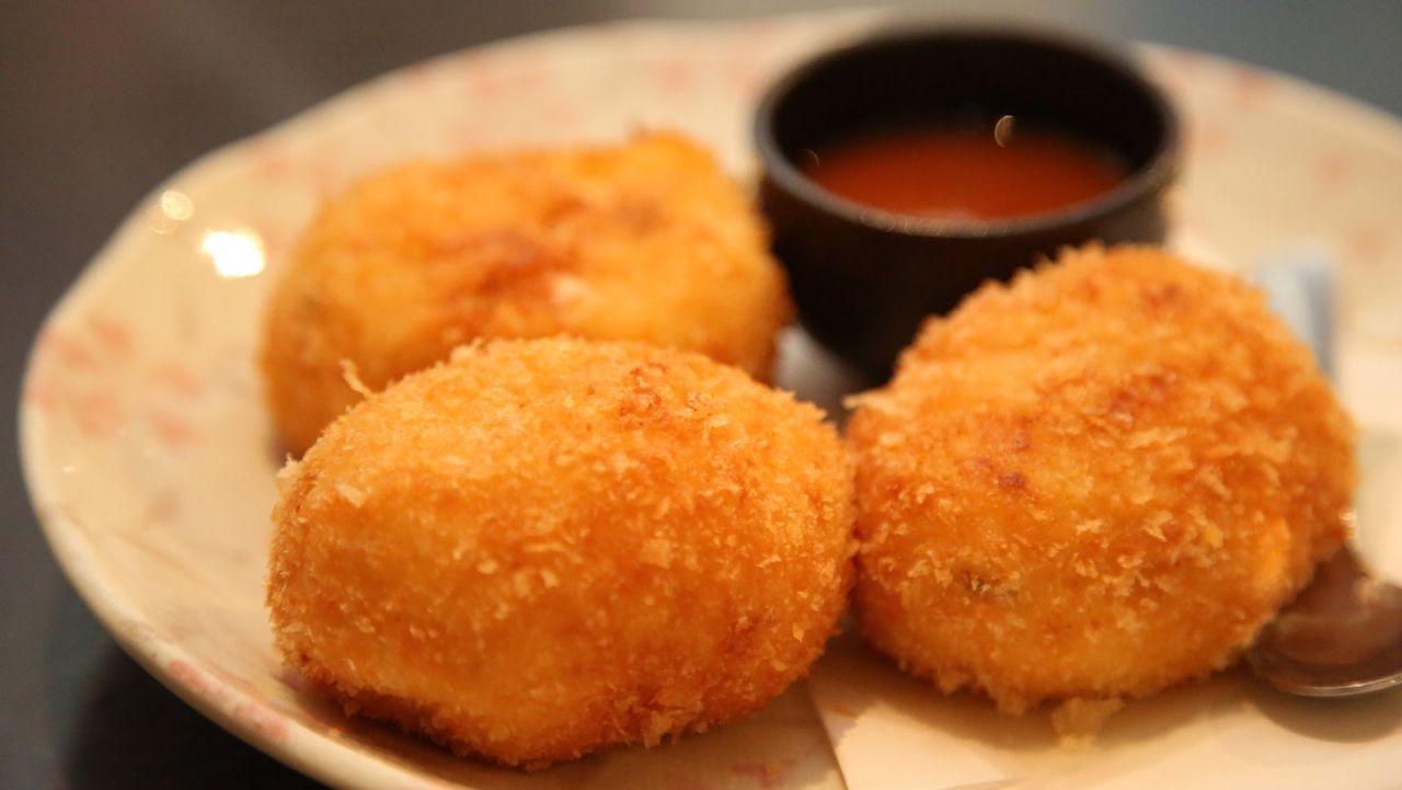 <strong>Kaiyotei Susukino: </strong> Crab croquettes are the star on the menu at Kaiyotei Susukino. 