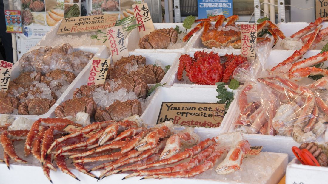 <strong>Nijo Market: </strong>Nijo is slightly more central than the wholesale market, meaning it attracts more tourists, but the quality of the seafood and crab is just as good as at its bigger counterpart.