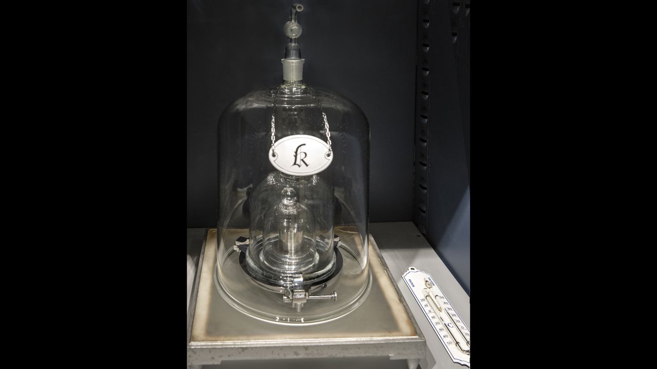 Le Grand K, the piece of metal that was previously used as the precise weight of a kilogram.