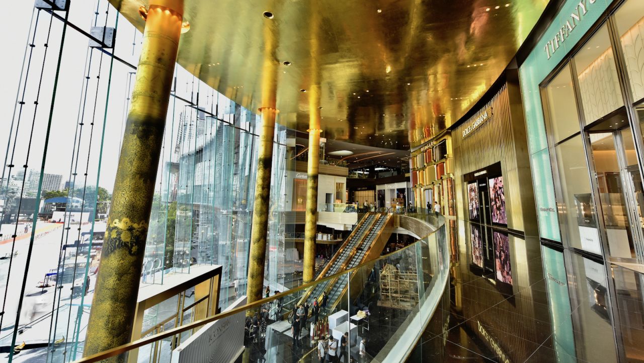 <strong>Iconluxe: </strong>Iconsiam's "Iconluxe" zone is filled with high-end brands like Louis Vuitton, Chanel, Dior and Hermes.  