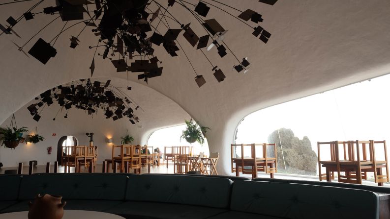 <strong>Delicious setting:</strong> Manrique's original plan was to create a restaurant at Mirador del Río, but today the chic, minimalist space is home to a modest cafe and bar. 
