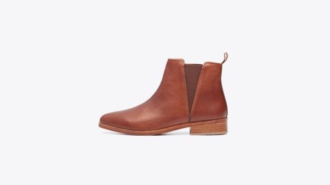 <strong>Women's clothing and accessories Christmas gift ideas: </strong><strong>Nisolo Chelsea Boot ($228;</strong><a href="http://www.anrdoezrs.net/links/8314883/type/dlg/sid/1218xmas/https://nisolo.com/collections/womens-shoes-and-accessories/products/womens-chelsea-boot-brandy" target="_blank"><strong> nisolo.com</strong></a><strong>) </strong><br />