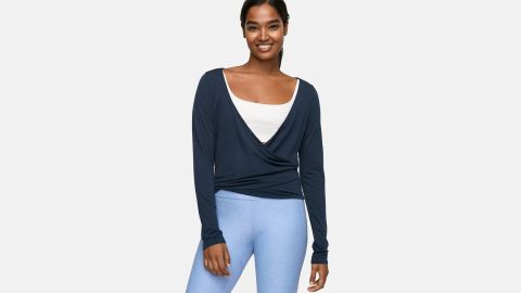 <strong>Women's clothing and accessories Christmas gift ideas: </strong><strong>Outdoor Voices Merino Plie Wrap ($75; </strong><a href="https://www.outdoorvoices.com/products/merino-plie-wrap?variant=22911147269" target="_blank"><strong>outdoorvoices.com</strong></a><strong>) </strong><br />