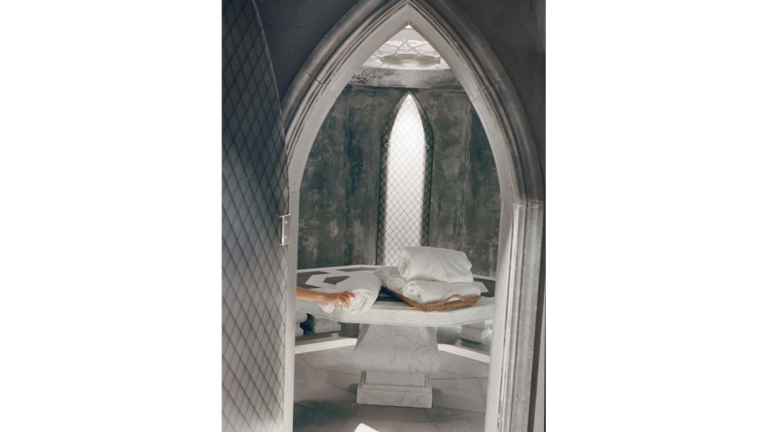 <strong>The Franklin (London):</strong> Designed by former Bond girl Anouska Hempel, the Franklin's interiors are inspired by the Duomo in Milan and the Doge's Palace in Venice. For the ultimate in excess, book the Presidential Suite and sink into the giant four-poster bed with mirrored headboard. 