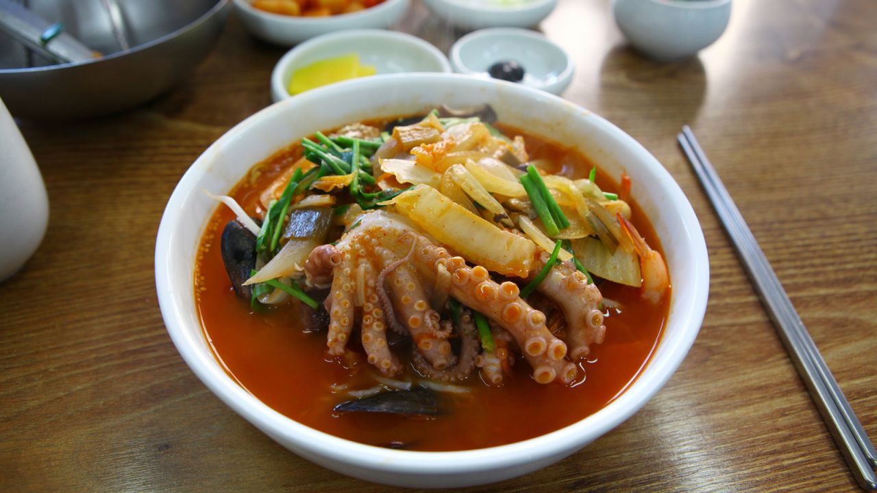<strong>Jjambbong</strong><strong>:</strong> This dish is the soupier, spicier counterpart to jjajangmyeon. Although noodles dominate in terms of sheer quantity, the onions and chili oil that flavor the soup are what really demand your attention. 