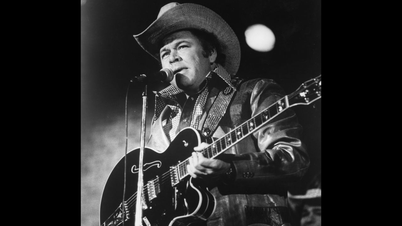 <a href="https://www.cnn.com/2018/11/15/entertainment/roy-clark-dies/index.html" target="_blank">Roy Clark</a>, a country music star and former host of the long-running TV series "Hee Haw," died November 15, his publicist told CNN. He was 85.