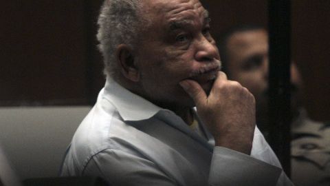 LOS ANGELES, CA - AUGUST 18, 2014: Samuel Little, who was indicted on charges that he murdered three women in Los Angeles in the 1980s, listens to opening statements as his trial begins on AUGUST 18, 2014. (Photo by Bob Chamberlin/Los Angeles Times via Getty Images)