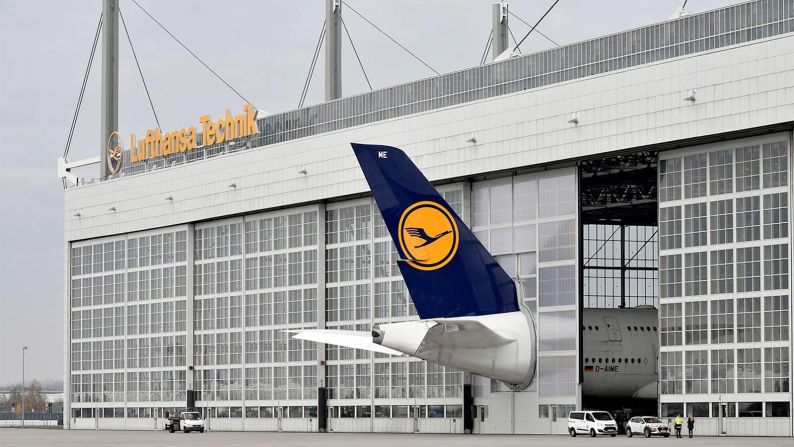 <strong>Munich Airport:</strong> Plane too big for your hangar? Not a problem: Just commission some custom-made doors. 