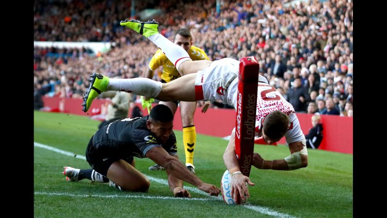 Tommy Makinson of England scores a try while being challenged by Jamayne Isaako of New Zealand during the International Series match between England and New Zealand at Elland Road on November 11 in Leeds, England. The try was later disallowed and New Zealand won the match 34-0.
