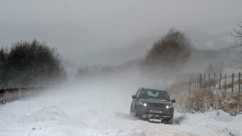 A car is driven along the A670 in snow near the village of Diggle, east of Manchester in northern England on March 18, 2018, as the wintry weather makes a return to the country.
The Met Office has weather warnings in place for the UK as some areas expect up to 25cm of snow to fall on Sunday. / AFP PHOTO / Oli SCARFF        (Photo credit should read OLI SCARFF/AFP/Getty Images)
