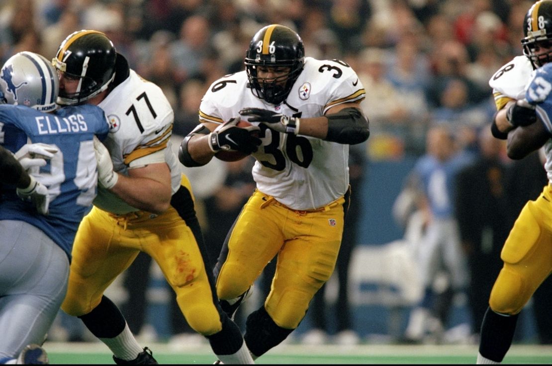 Jerome Bettis of the Pittsburgh Steelers in action during the '98 game against the Detroit Lions.