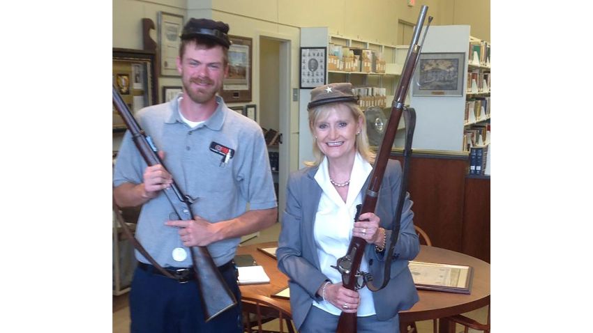 02 Cindy Hyde-Smith Confederate artifacts