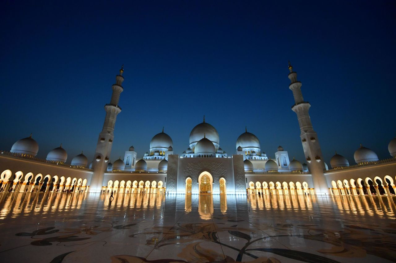 <strong>Crafted columns:  </strong>The Sheikh Zayed Grand Mosque has 1,096 exterior columns, 96 semi-precious jewel-encrusted internal columns.