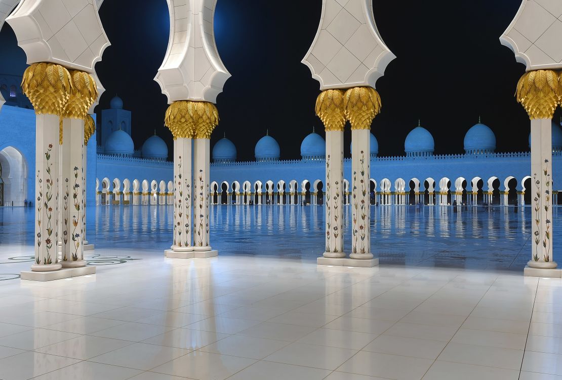 Over 3,000 artisans from 38 global companies were involved in making the mosque.