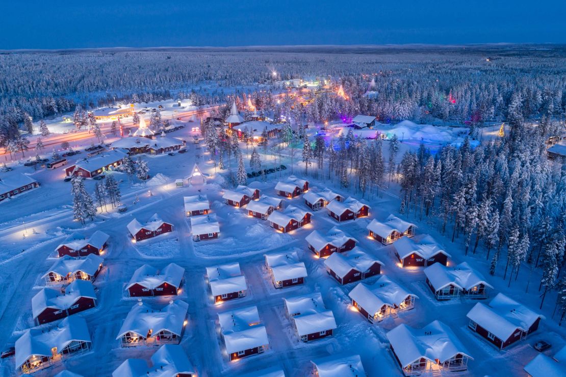 Santa Claus Village in Rovaniemi typically receives 20-30 centimeters of snow by the end of November. 