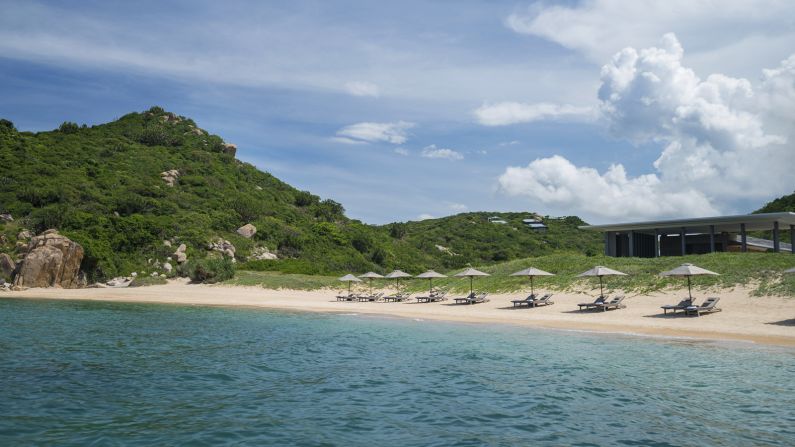 <strong>Amanoi Beach Club: </strong>Amanoi Beach Club boasts one of the most dramatic and exclusive beaches at the foot of a mountain.