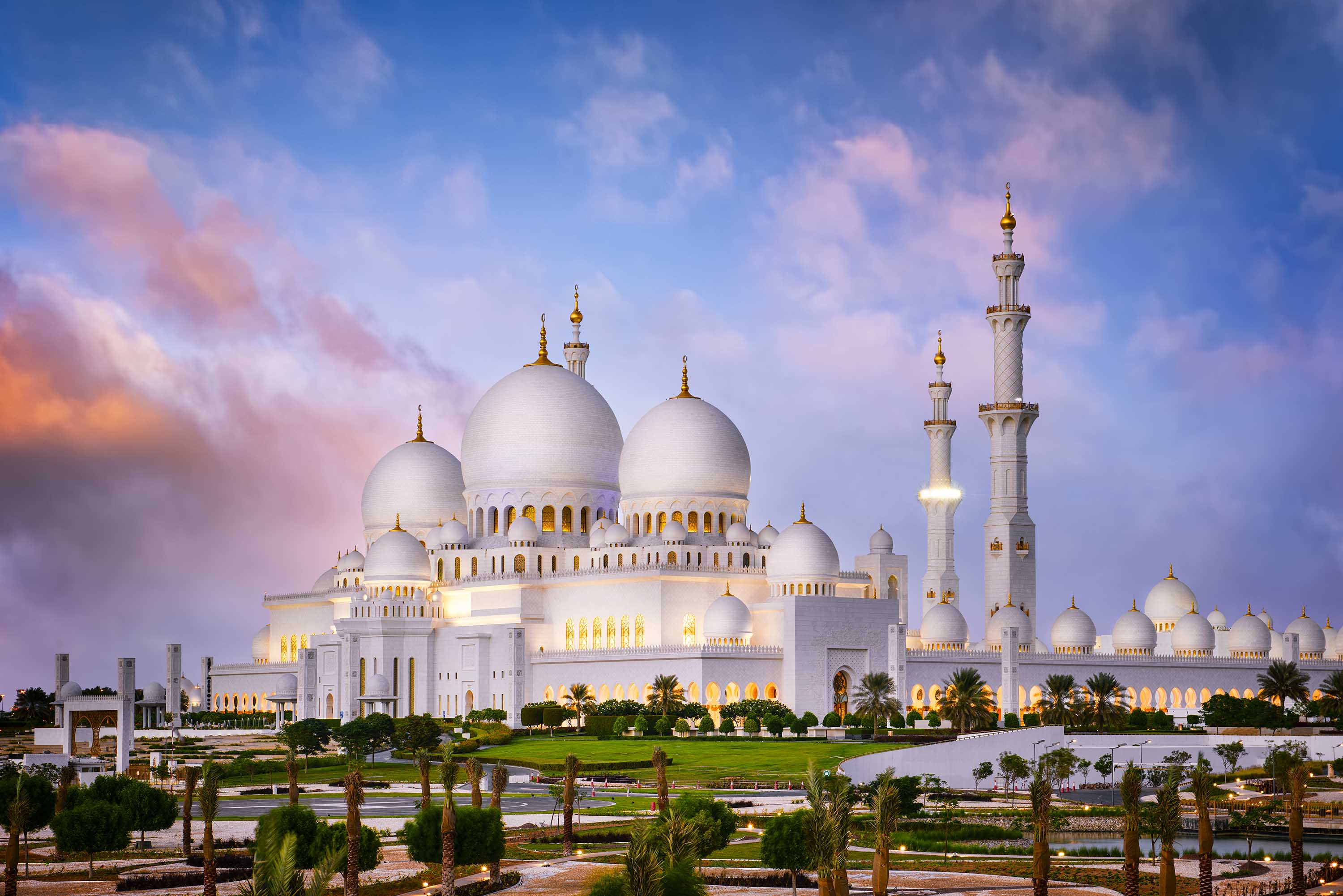 Abu Dhabi's Sheikh Zayed Grand Mosque: Secrets of one of the world's grand  places of worship | CNN