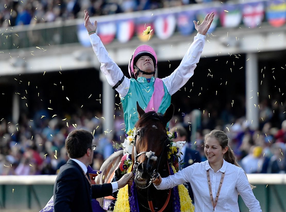 Frankie Dettori rode Expert Eye to victory in the 2018 Breeders' Cup Mile.