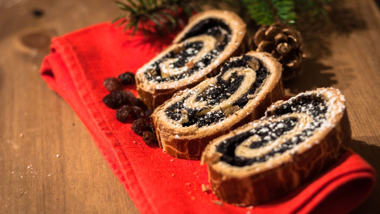 <strong>Advent in Hungary:</strong> Beiglis are the taste of Advent in Hungary. A beigli is a rolled crust traditionally filled with poppy seeds or walnuts.