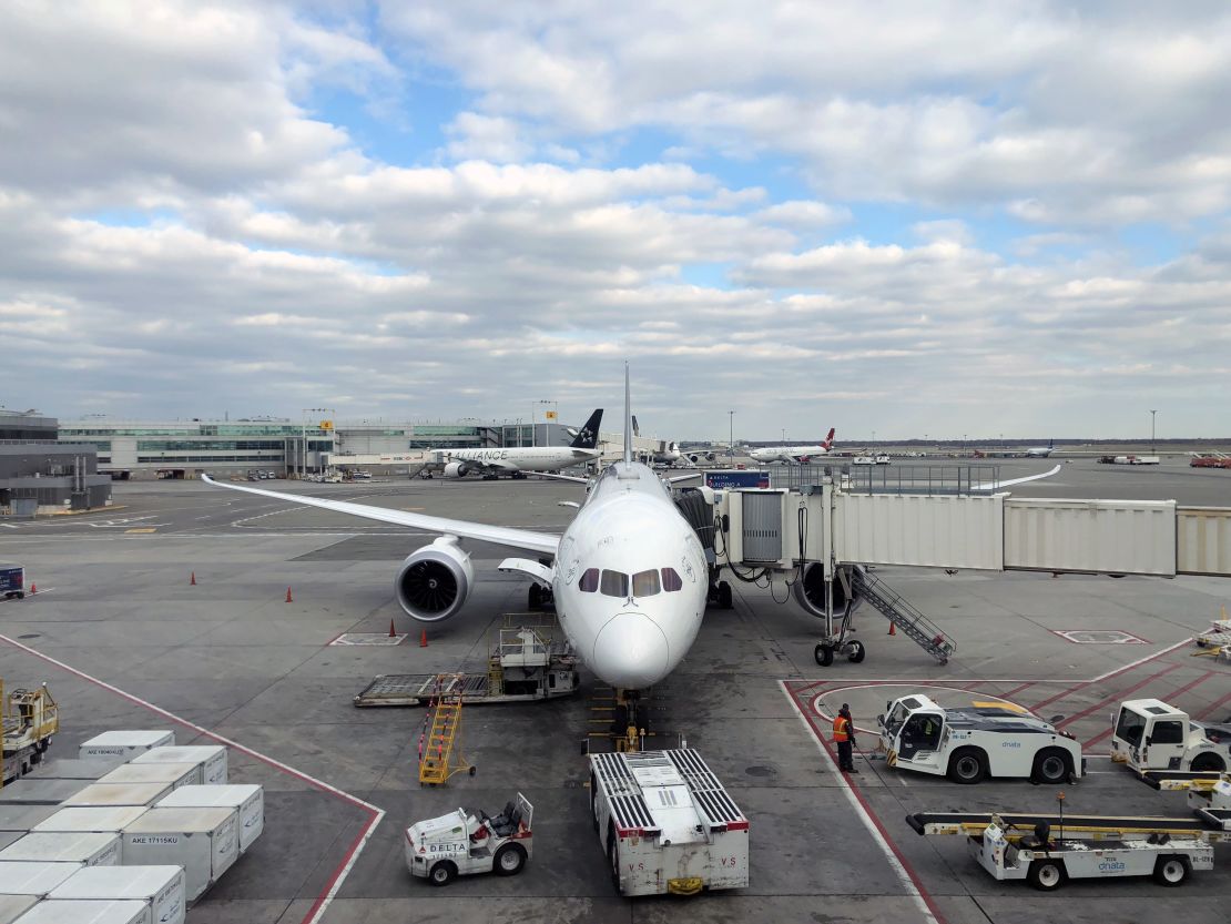 A beautiful Boeing 787-9 Dreamliner that took me from New York City to Mexico City.