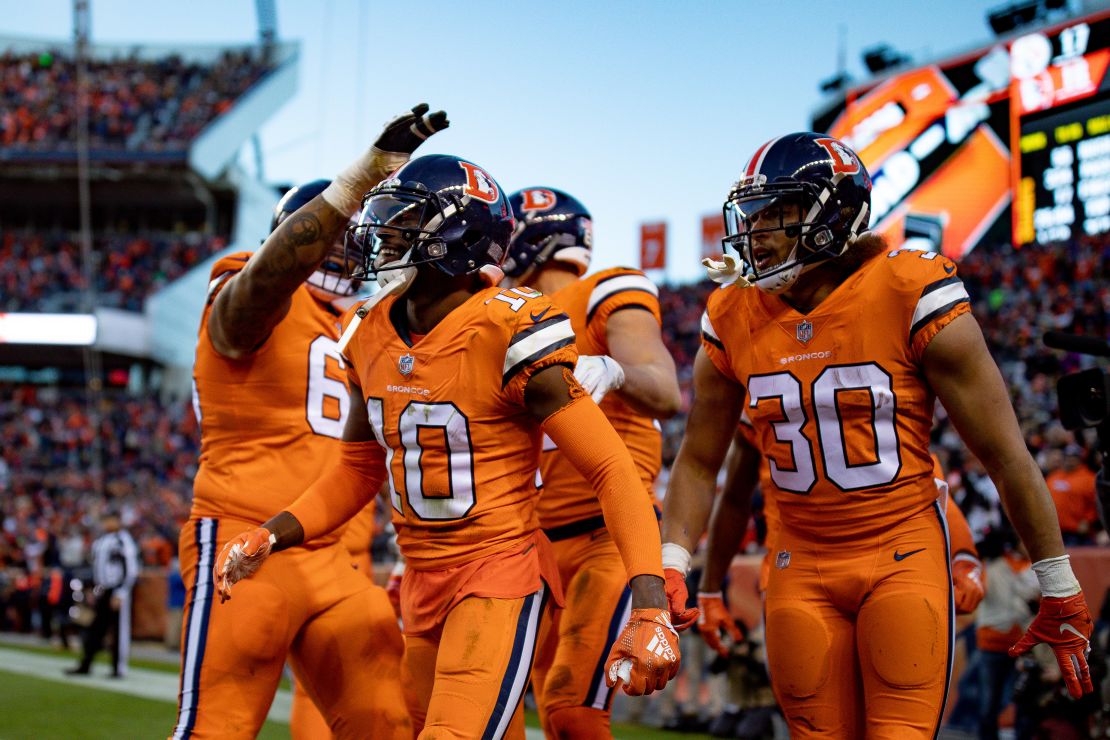 A third-quarter touchdown from wide receiver Emmanuel Sanders helped the Broncos knock off the Steelers on Sunday.
