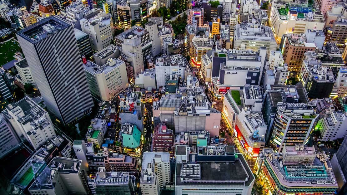 Ikebekuro is the Tokyo ward that's home to Sunshine City, a building complex with a 60-story skyscraper at its center and countless attractions.