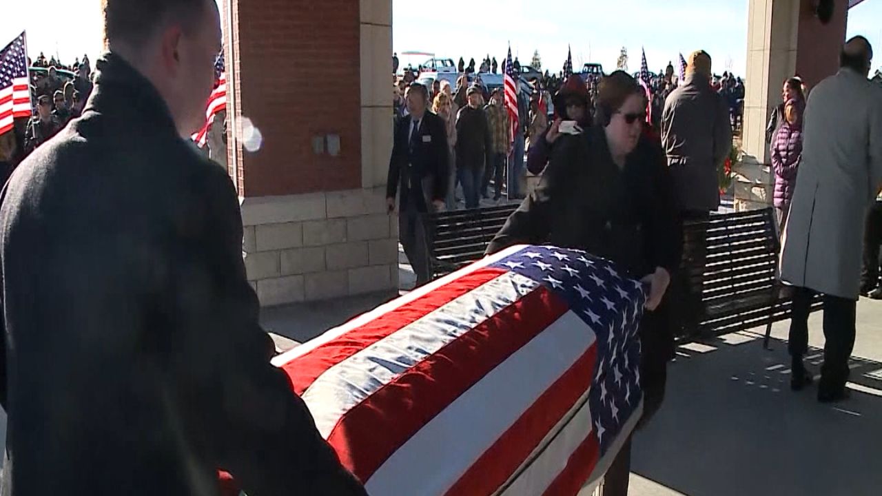 hundreds attend vet funeral 01