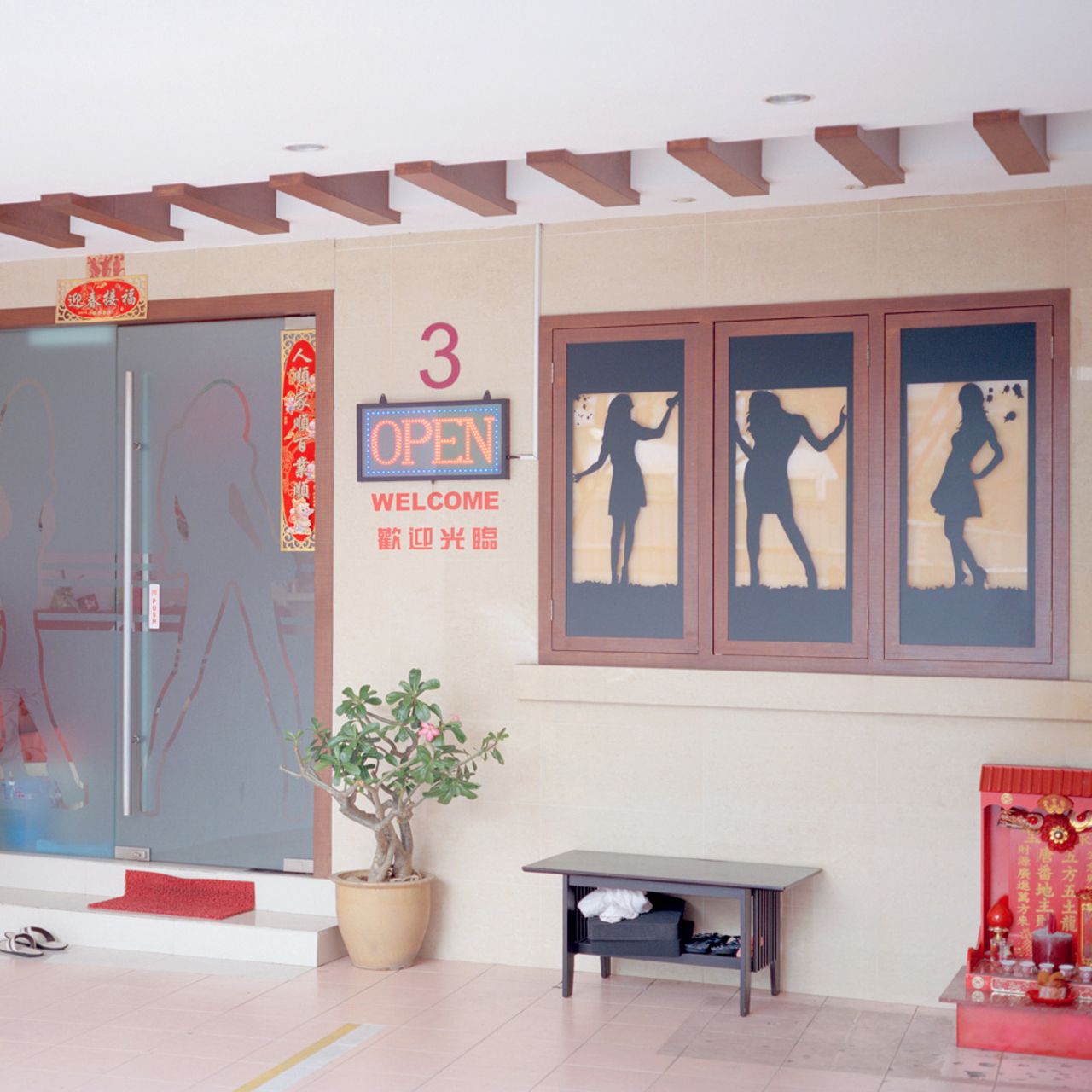 Nguan's photos focus on parts of Singapore that "you wouldn't normally see in the conventional narrative."