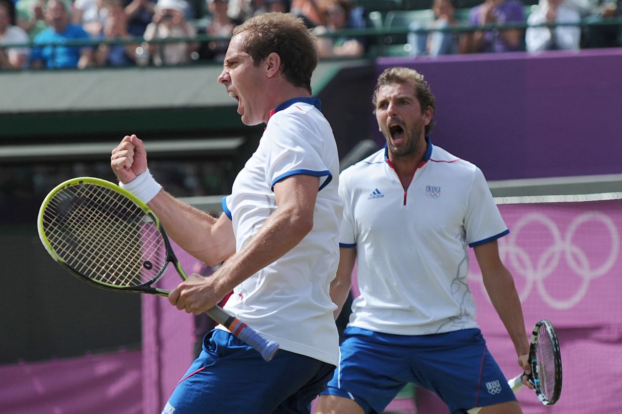 Weeks later on the grass at Wimbledon, Benneteau combined with Richard Gasquet to win bronze in doubles at the London Olympics. 