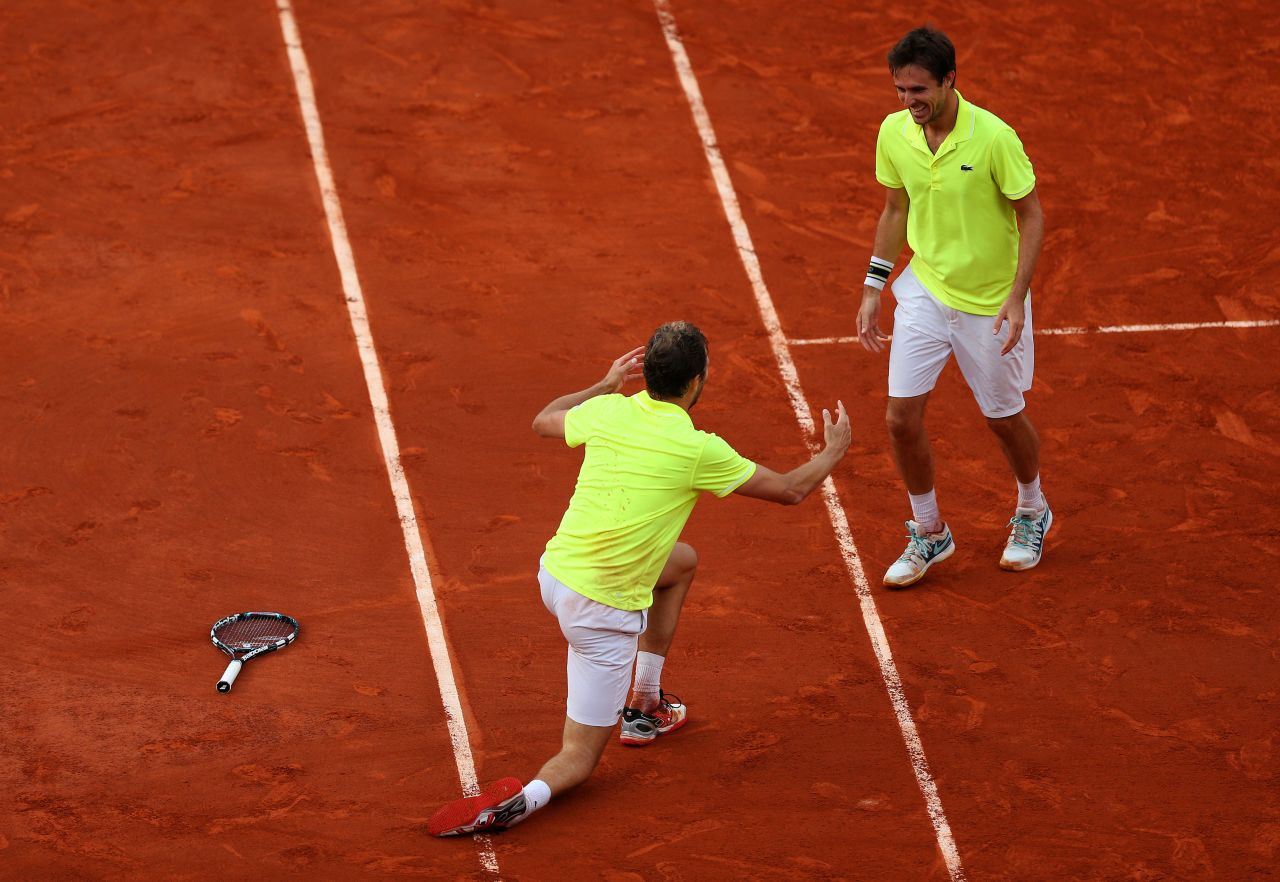 Benneteau excelled in doubles. In 2014 he combined with Edouard Roger-Vasselin to end France's 30-year men's doubles drought at Roland Garros. 