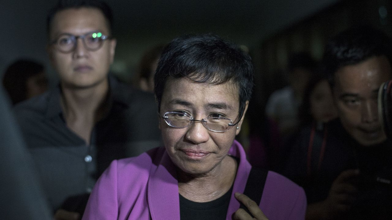 CEO of Philippine news website Rappler, Maria Ressa (C),?arrives at the National Bureau of Investigation (NBI) headquarters in Manila on January 22, 2018.
The head of a news website threatened with closure by the government appeared before state investigators on January 22 over a defamation complaint which she decried as part of President Rodrigo Duterte's concerted attack on press freedom. / AFP PHOTO / NOEL CELIS        (Photo credit should read NOEL CELIS/AFP/Getty Images)