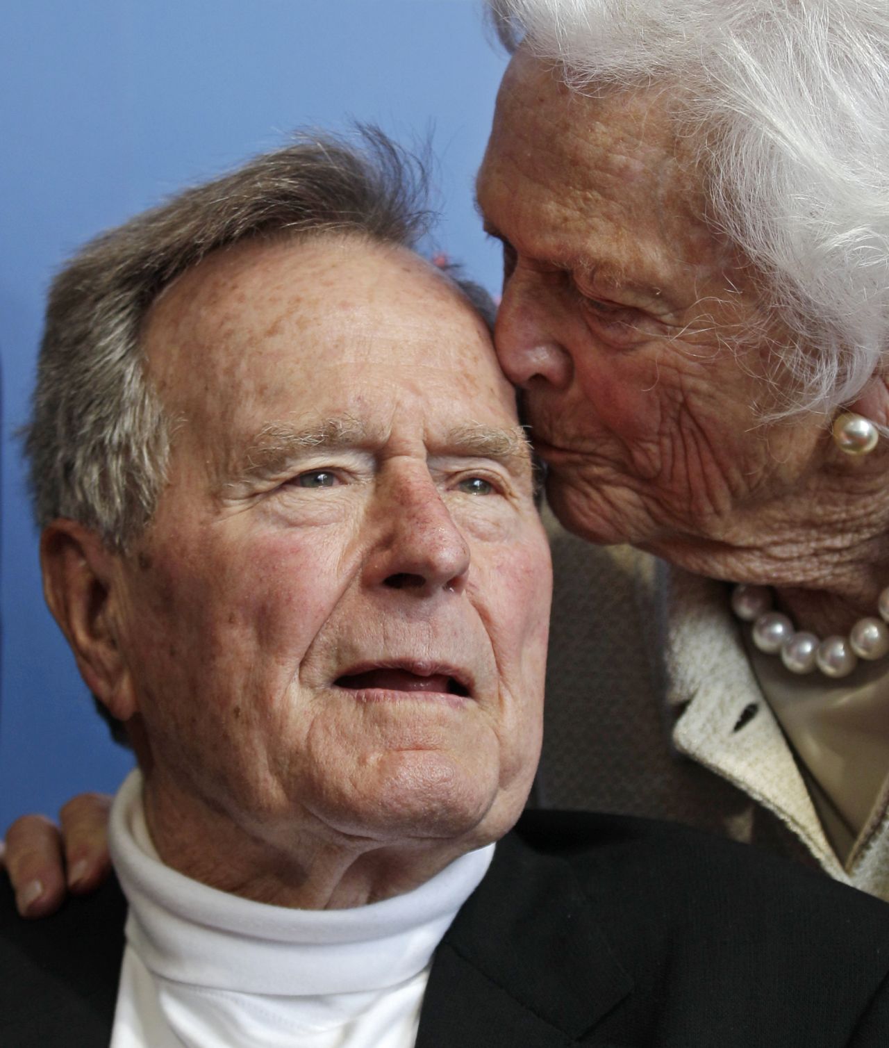 Barbara Bush kisses her husband as they arrive for the 2012 premiere of a documentary about his life.