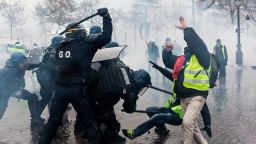 PARIS, FRANCE - DECEMBER 01: Protesters clash with riot police at the Place de l'Etoile during a Yellow Vest protest on December 1, 2018 in Paris, France. The 'Yellow Vest' is a protest movement without political affiliation that rallies against taxes and rising fuel prices. (Photo by Etienne De Malglaive/Getty Images)