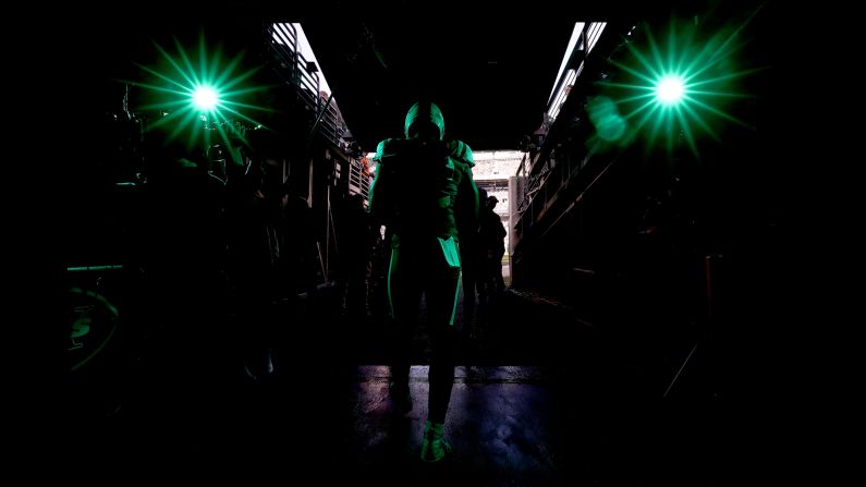 Chris Herndon of the New York Jets takes the field before a game against the New England Patriots at MetLife Stadium on Sunday, November 25, in East Rutherford, New Jersey.