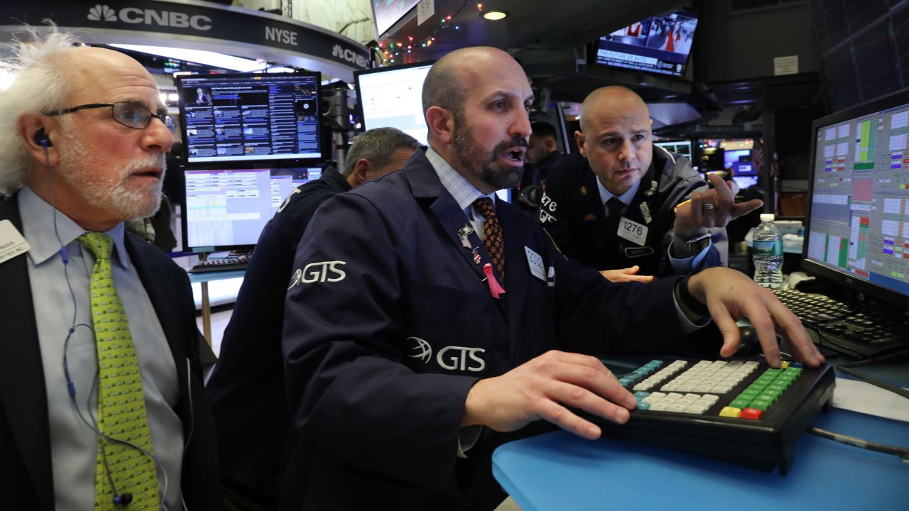 NEW YORK, NEW YORK - NOVEMBER 28: Traders work on the floor of the New York Stock Exchange (NYSE) on November 28, 2018 in New York City. The Dow Jones Industrial Average rose 600 points following comments by Federal Reserve Chairman Jerome Powell that interest rates are close to neutral.  (Photo by Spencer Platt/Getty Images)