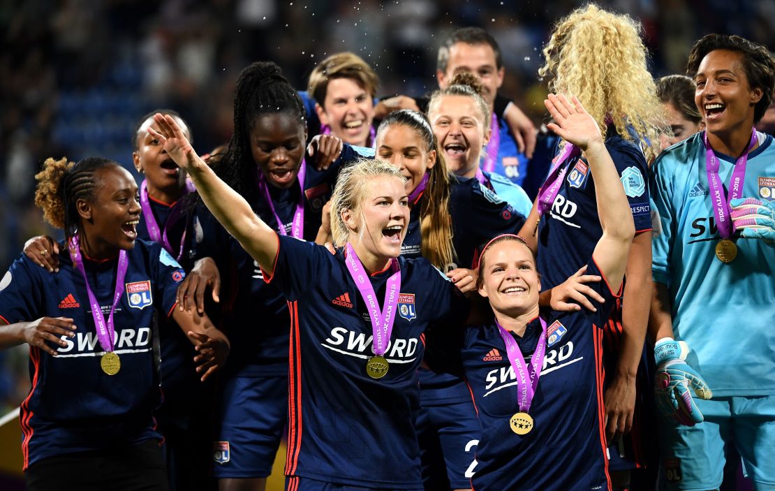 Hegerberg (C) and her teammates celebrate winning the UEFA Women's Champions League in May, 2018.