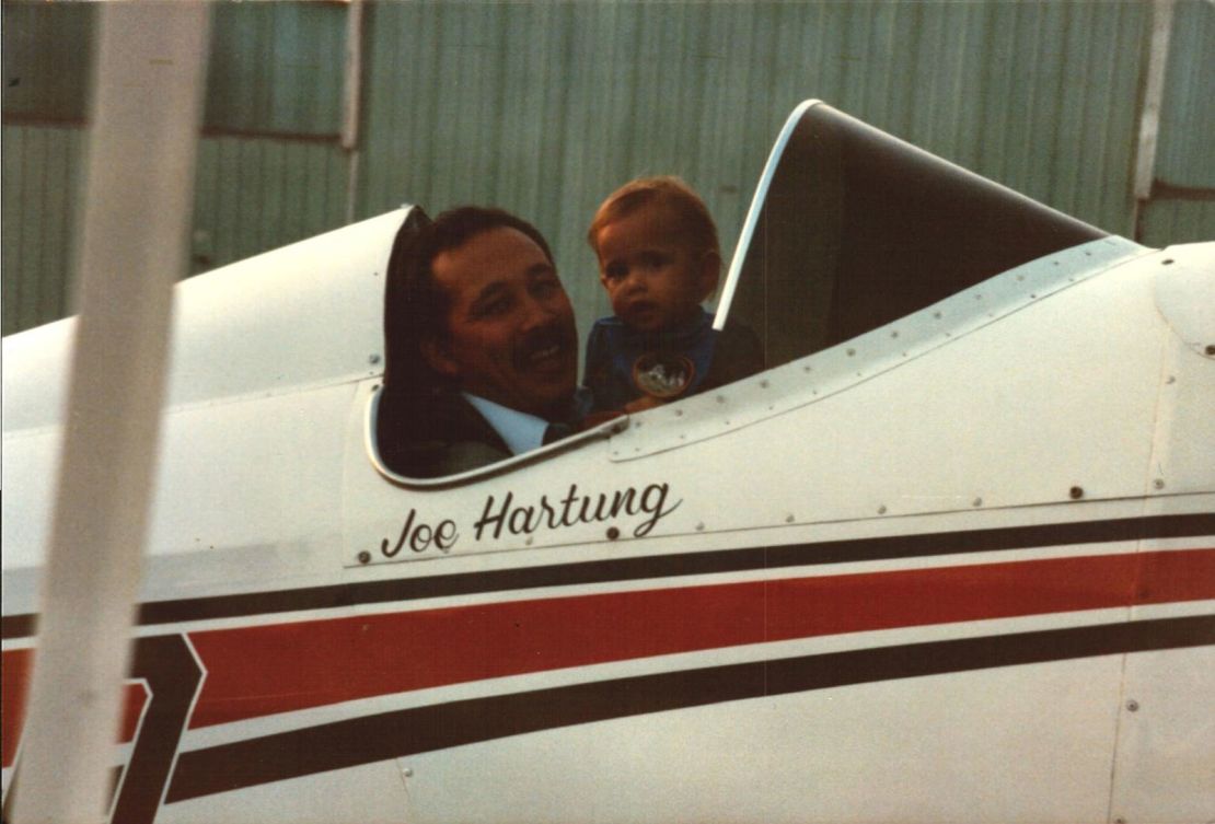 Kaylee Hartung with her father in 1987.